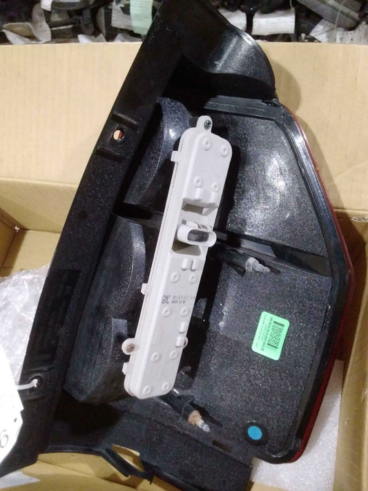 Tail Light Assembly GMC ENVOY Left 02 03 04 05 06 07 08 09