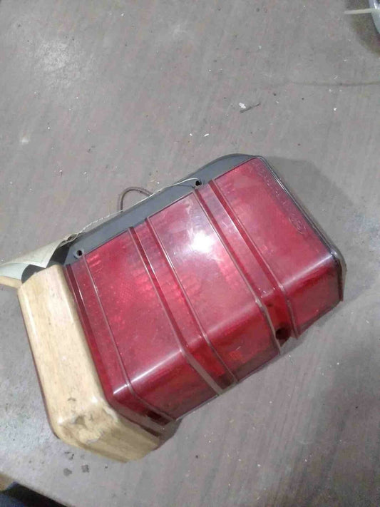 Tail Light Assembly FORD ESCORT Right 81 82 83 84 85 86 87 88 89 90