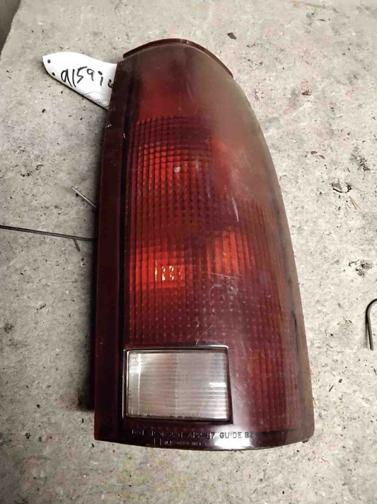 Tail Light Assembly CHEVY PICKUP 1500 Right 88 89 90 91 92 93 94 95 96 97 98 99