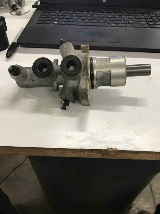 Master Cylinder BMW X5 98 99 00 01 02 03