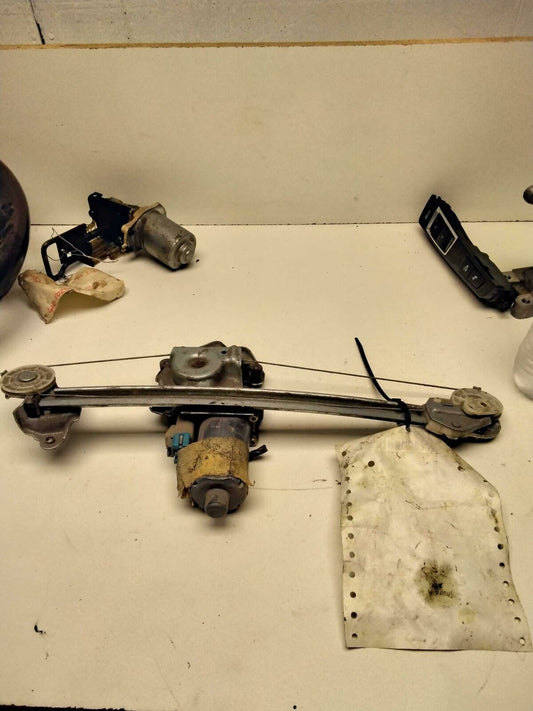 Side/rear/cargo Regulator CHEVY MALIBU Left 97 98 99 00 01 02 03 04 05