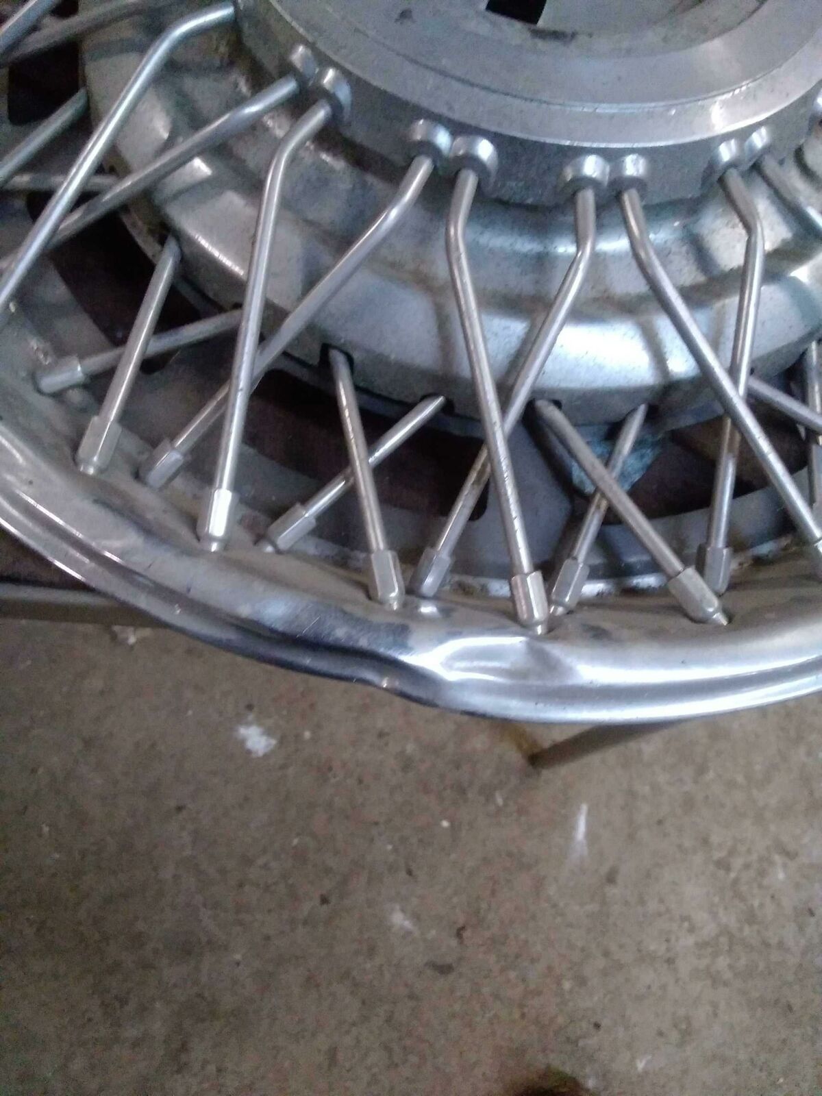 Wheel Cover CADILLAC SEVILLE 81 82 83 84 85 Has damage.