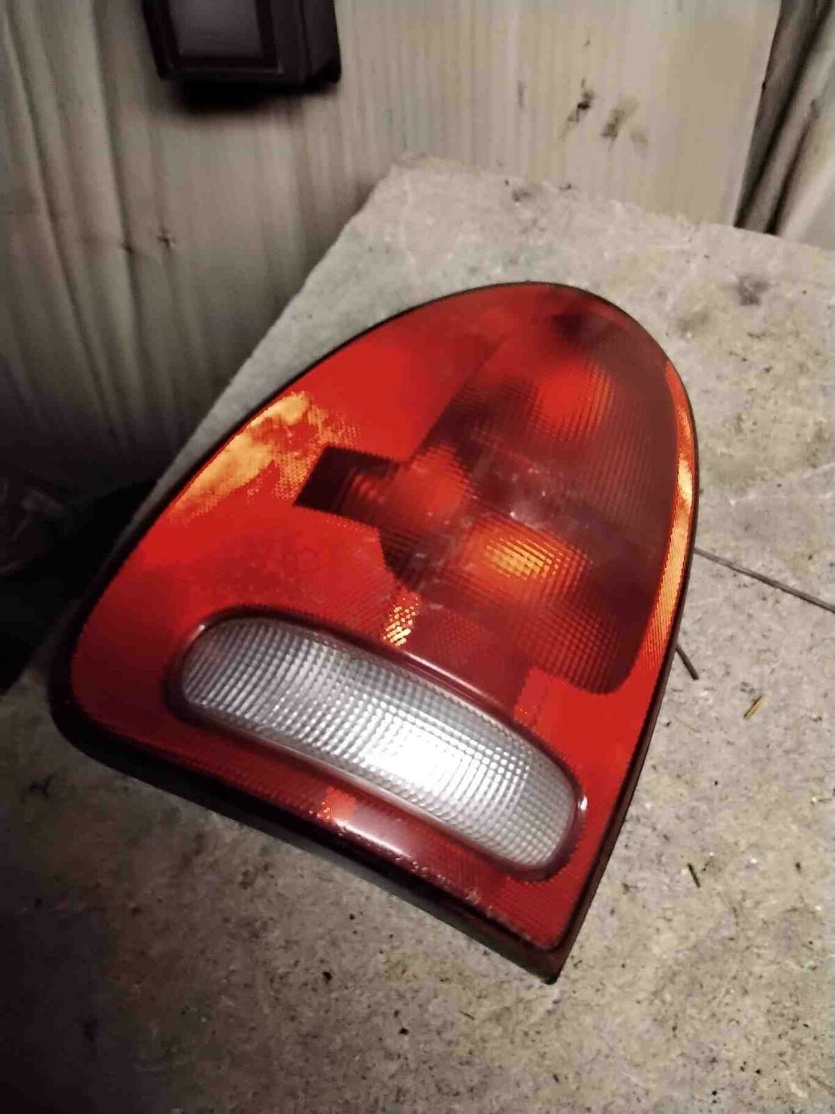 Tail Light Assembly DODGE CARAVAN Left 96 97 98 99 00