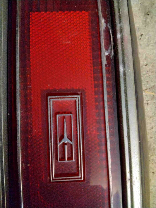 Tail Light Assembly OLDSMOBILE Right 81