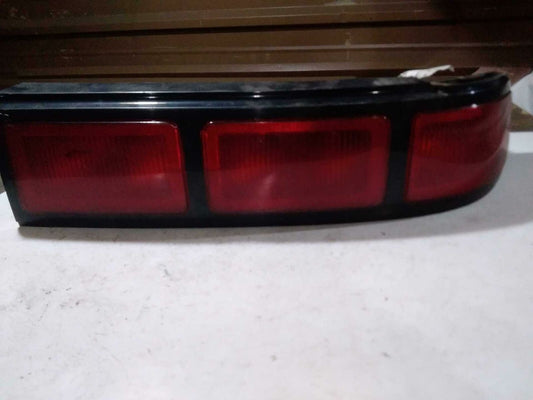 Tail Light Assembly CHEVY LUMINA Right 90 91 92 93 94