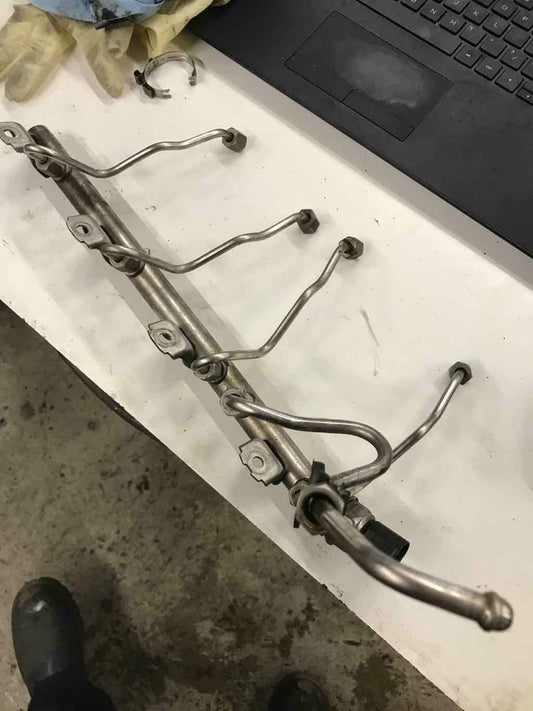 Fuel Injection Rail BMW 750 SERIES 11