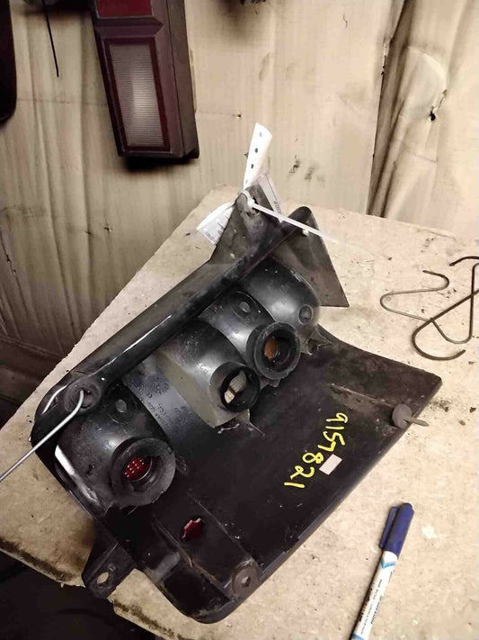 Tail Light Assembly JEEP GRAND CHEROKEE Right 93 94 95 96 97 98