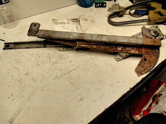 Front Door Regulator PONTIAC GRAND AM Right 92 93 94 95 96 97 98