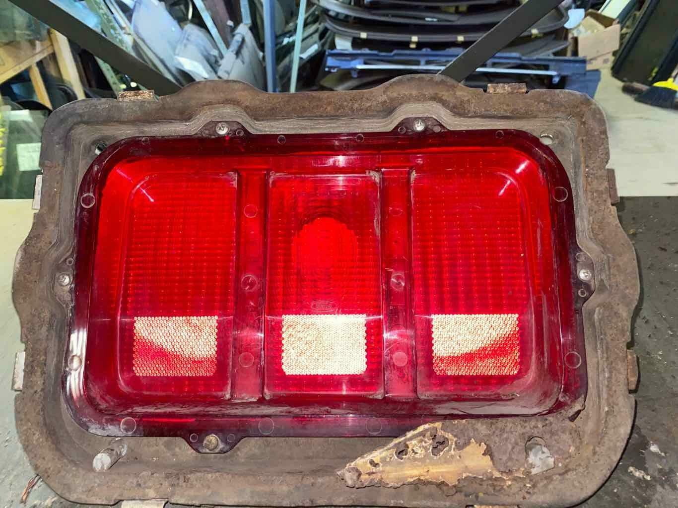 Tail Light Assembly FORD MUSTANG Left 70