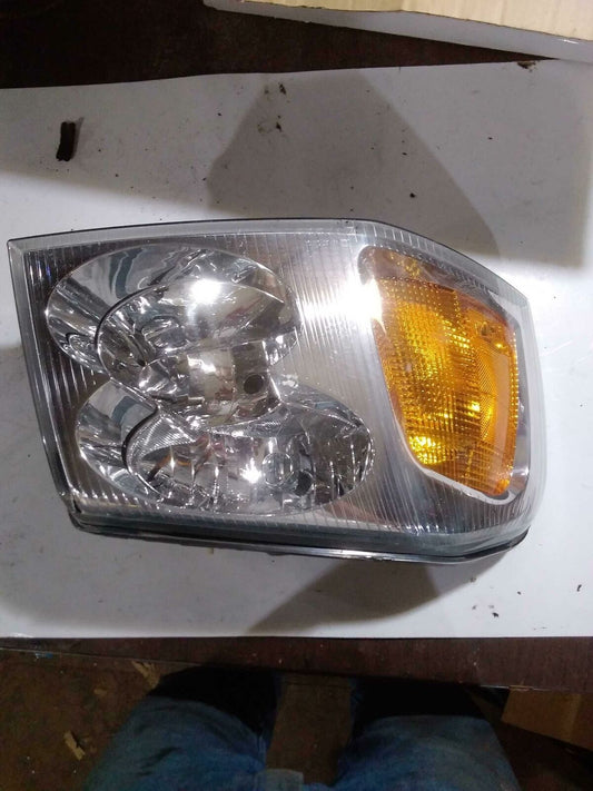Headlamp Assembly GMC ENVOY Right 02 03 04 05 06 07 08 09