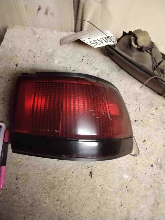 Tail Light Assembly MERCURY TRACER Right 94 95 96