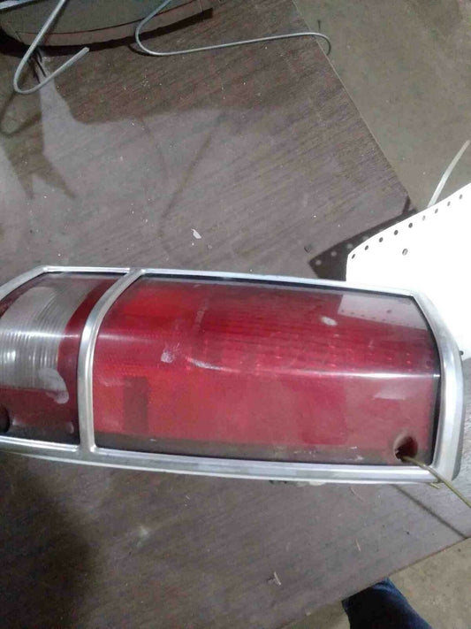 Tail Light Assembly BLAZER S10/JIMMY S15 Right 83 - 94