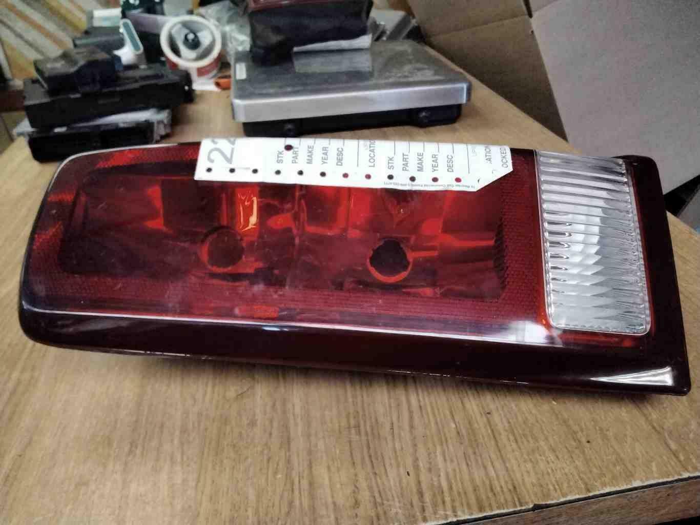 Tail Light Assembly CADILLAC ESCALADE Right 02 03 04 05 06