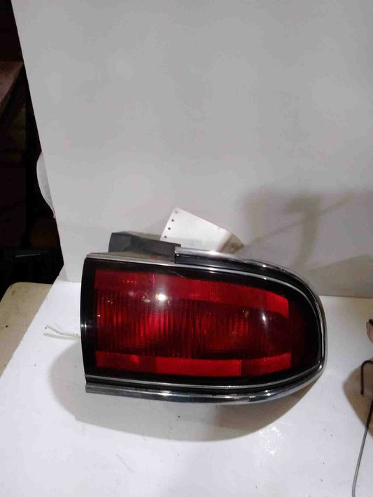 Tail Light Assembly BUICK LESABRE Right 92 93 94 95 96